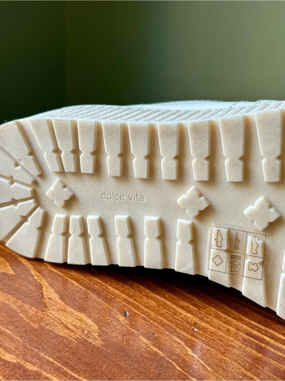 Dolce Vita Tiger Platform Sneaker Women’s Size 9.5 Cream White New with Stickers
